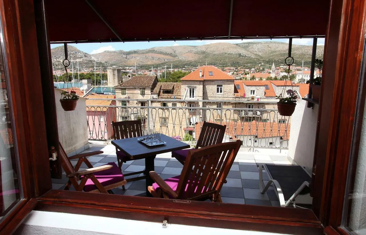 Guesthouse Kate تروغير 3*,