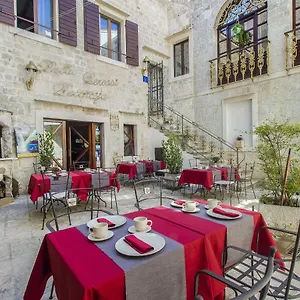 Palace Derossi Bed and breakfast